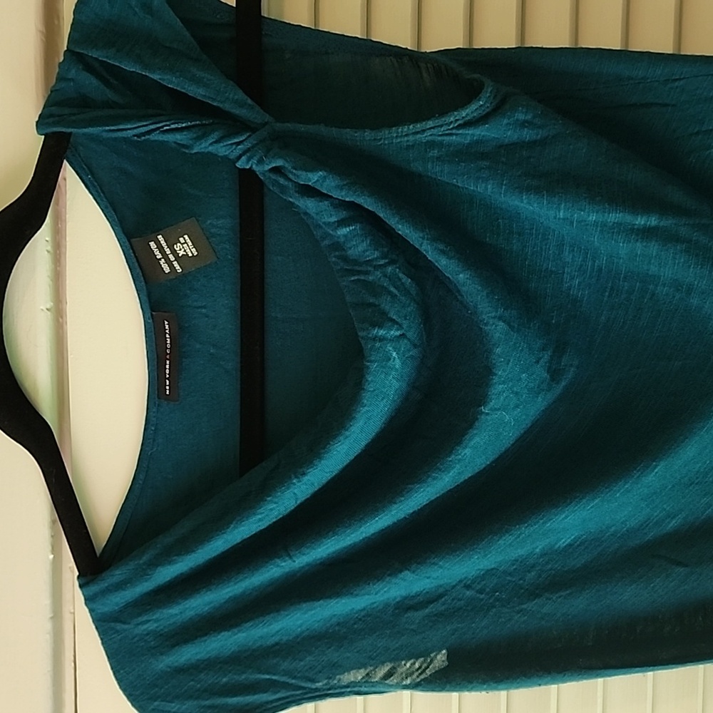 New York & Company XS Sleeveless Green Top